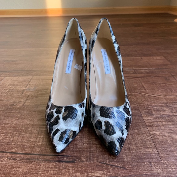 Diane Von Furstenberg 9.5B leopard print pumps - Picture 2 of 8